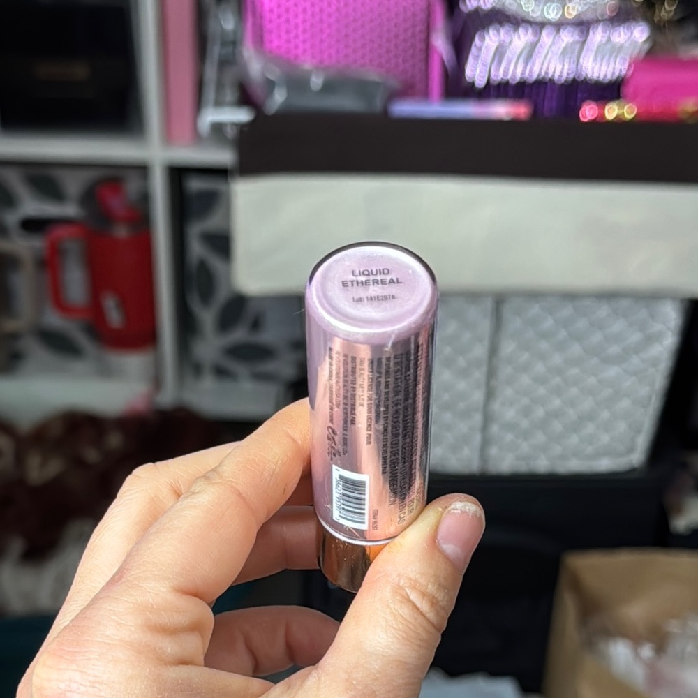 Revolution Ethereal Liquid Highlighter - Picture 3 of 3
